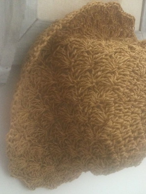 Knitted handmade hat with natural color yarn, size M