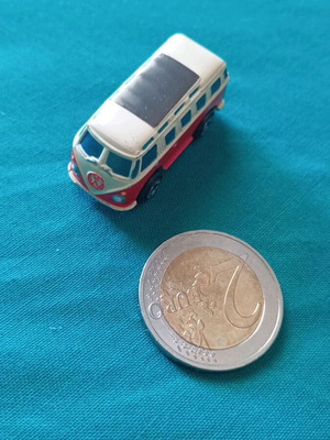 Micro Machines Volkswagen VW Bus αυτοκινητάκι σε κόκκινο και λευκό, vintage