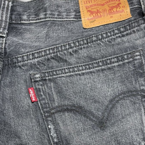 Levi's Black Distressed Denim Shorts like new, size M 38 10