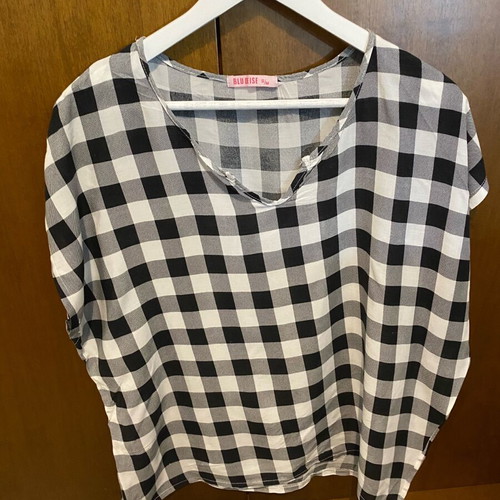 Blu Deise sleeveless shirt like new, sizes S/M, black and white