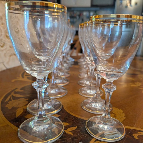 Glasses with gold detail set of 9 like new for wine, spirits, and liqueur