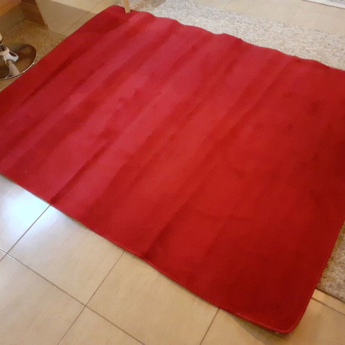 Red rug used, 1.5m x 2m, clean and ready to use