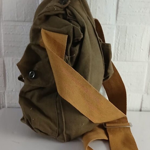 GP-5 Gas Mask like new with green metal filter and carrying bag