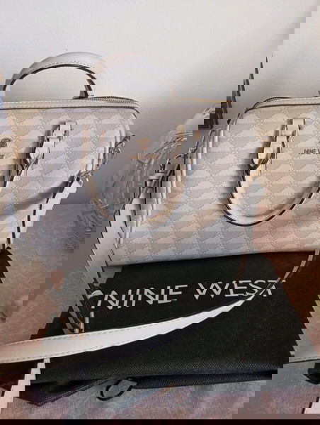 Nine west τσάντα χειρός, με ιμάντα για να φορεθεί χιαστί