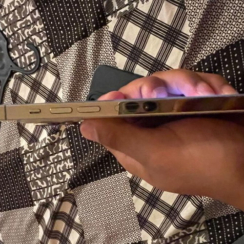 iPhone 13 Pro Max 256GB gold with genuine screen