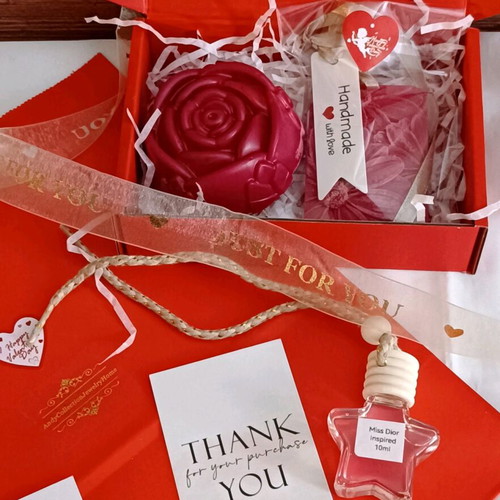 Gift Box Pink Rose Candle, Wardrobe Tablet & Car Diffuser