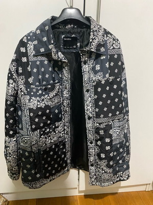 Bershka jacket like new, size M, black with pattern