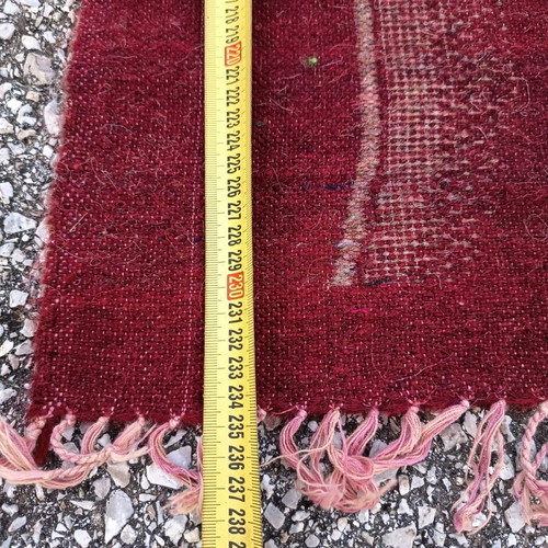Handmade wool woven rug like new 2.35x2.20 with traditional design