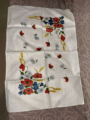 Table linen doily in like new condition