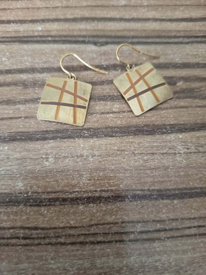 Earrings with geometric design like new, gold color