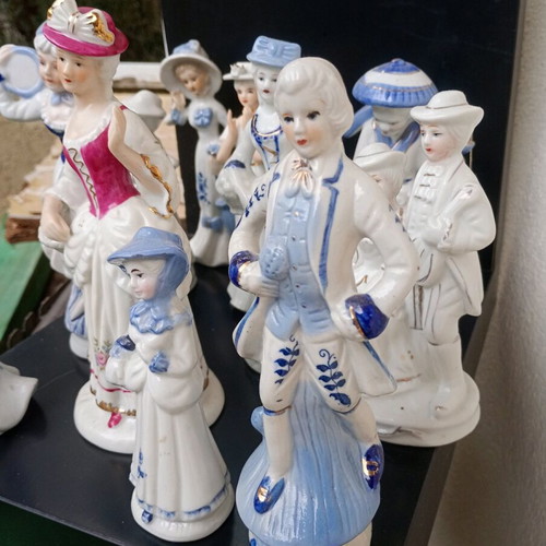 11 gilded decorative figurines, pack