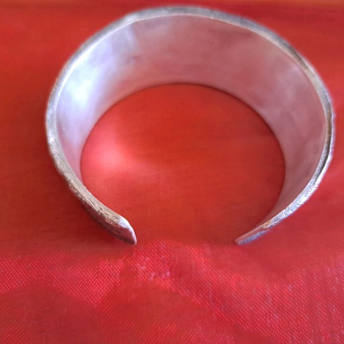 Silver bracelet with meanders like new, hammered design