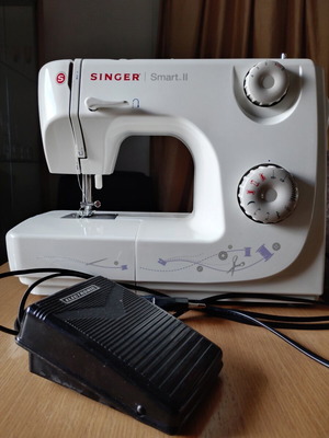 Singer sewing machine like new