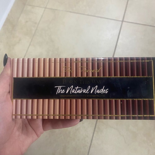 Too Faced The Natural Nudes eye palette like new