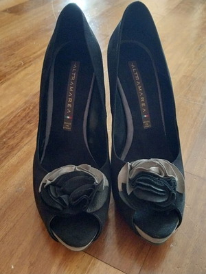 Altra Marea suede pumps like new, size 40, black and gray
