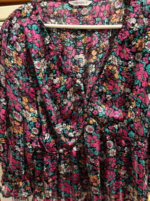 Summer blouse like new, colorful floral pattern, size M