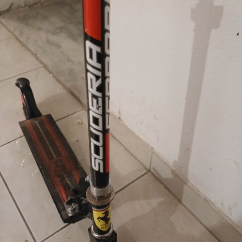 Scuderia Kids Scooter used, foldable black and red