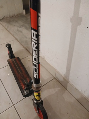Scuderia Kids Scooter used, foldable black and red