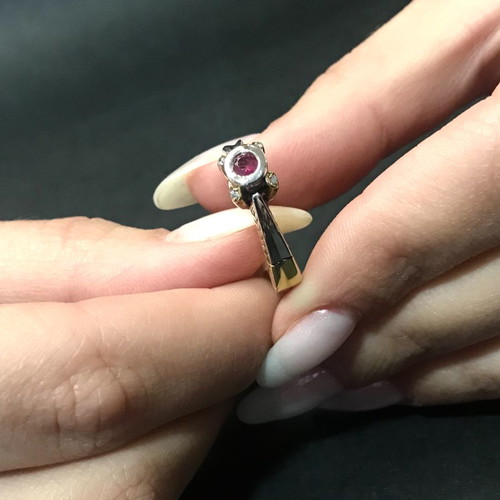 18k ring with ruby and brilliant diamonds new