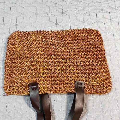 Woven straw shoulder bag like new with flower design brown