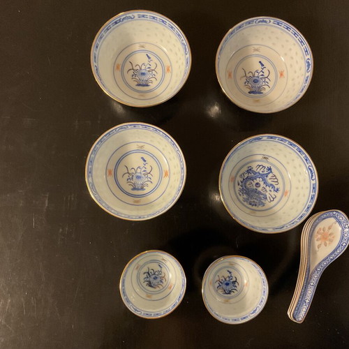 Individual Chinese porcelain rice bowls 4 large with spoons and 2 small like new