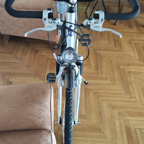 Peugeot Geneve 28 Inch Bicycle like new, silver, 2010 model