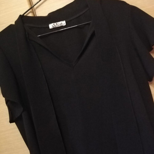 Blouse with scarf like new, black