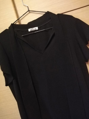 Blouse with scarf like new, black