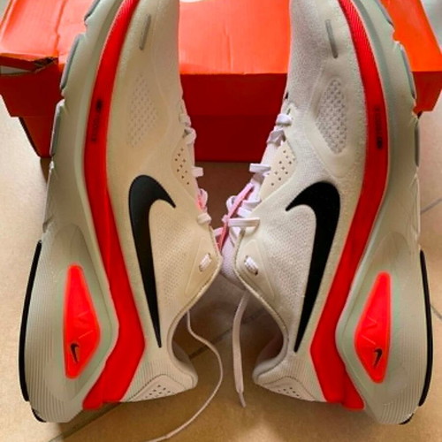 Nike Structure 26 running shoes size 47.5 like new, white and orange