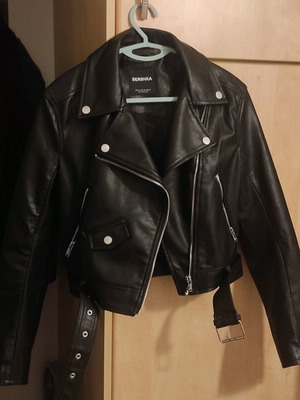 Bershka jacket XS black like new