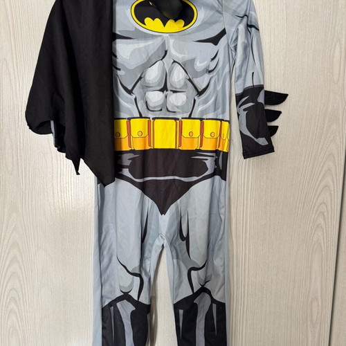 Batman costume used with mask and cape for 6 years old