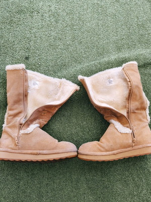 Roxy boots like new, tan with fur lining size 38.5