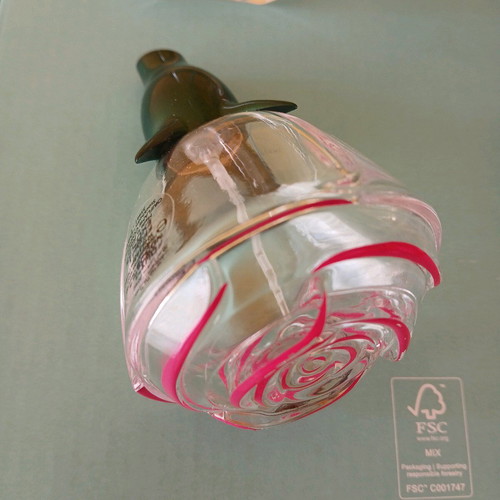 Collection of 8 empty perfume bottles like new