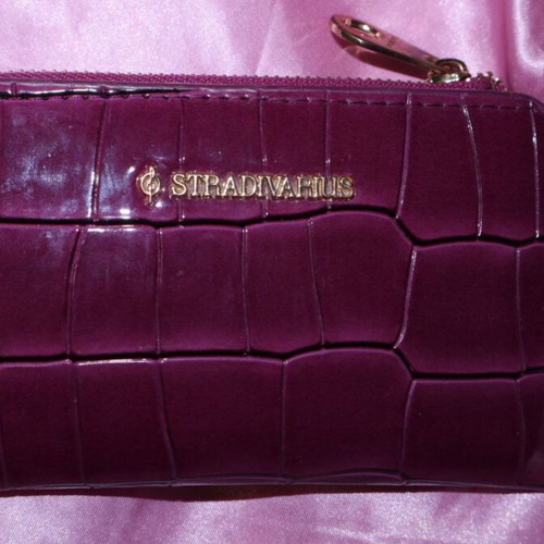 Stradivarius burgundy wallet with croco texture, like new