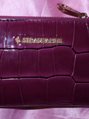 Stradivarius burgundy wallet with croco texture, like new