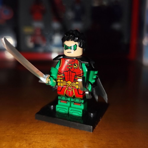 Robin (Rebirth) figure like new with accessories