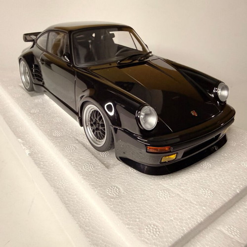 AUTOART Porsche 911 (930) Turbo Wangan Midnight “Blackbird” scale 1/18