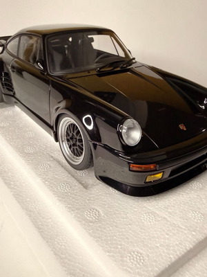 AUTOART Porsche 911 (930) Turbo Wangan Midnight “Blackbird” scale 1/18