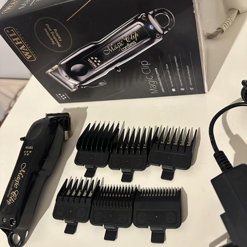 Wahl Magic Clipper like new with charger and guards