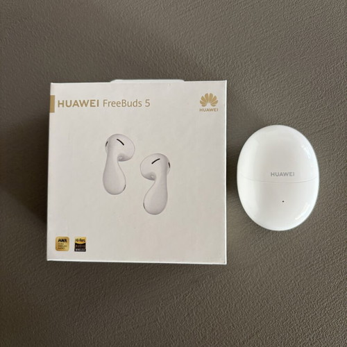 Huawei FreeBuds 5 headphones like new, wireless charging case