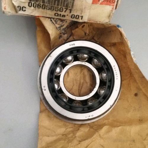 Bearing and seal for Alfa Romeo boxer engine new, genuine