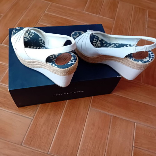 Tommy Hilfiger women's platform shoes size 39 white like new