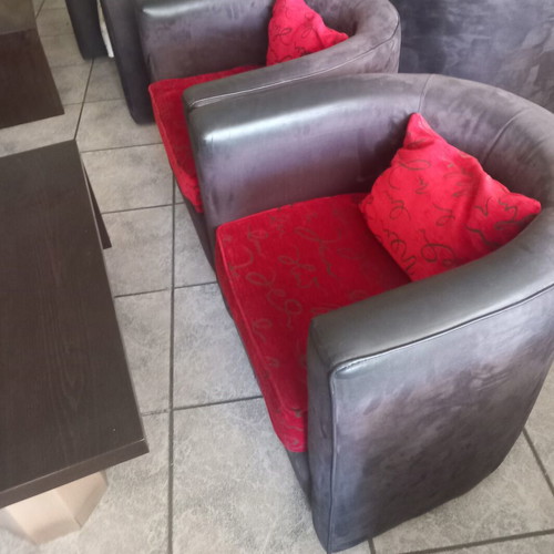 Sofa set with two armchairs and coffee table like new