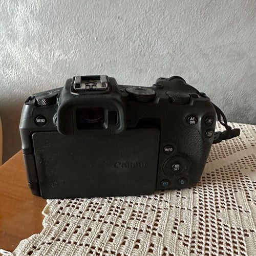 Canon EOS RP Mirrorless фотоапарат като нов