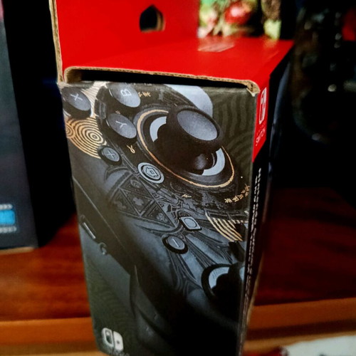 Nintendo Switch Pro Controller Zelda Tears of the Kingdom like new