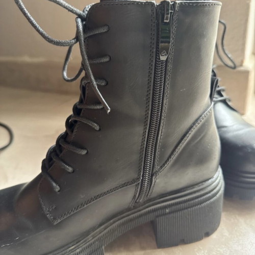 Parex black leather ankle boots like new, size 37