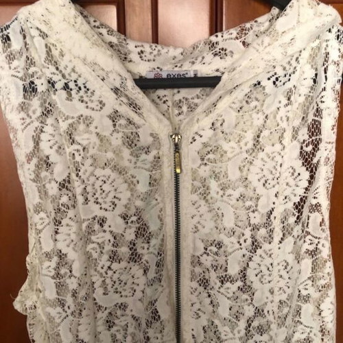 Lace tunic with hood and zipper like new, size M