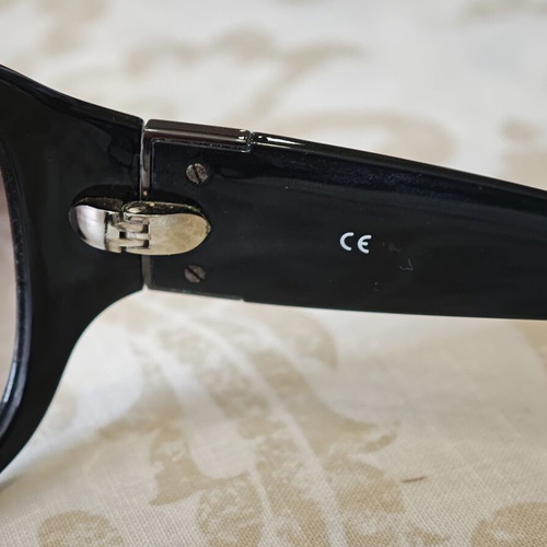 Givenchy SGV 696S-Z42S sunglasses used, black, gradient lenses