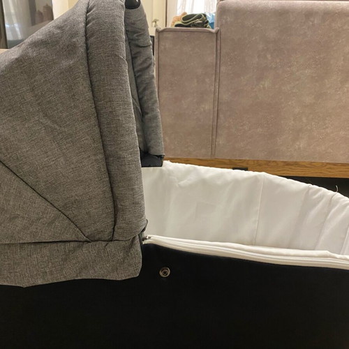 Peg Perego bassinet grey like new with footmuff and UPF 50 canopy
