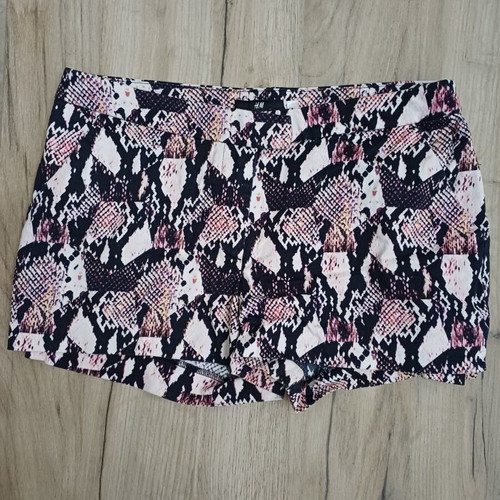 H&M cotton shorts with snake print like new, size S